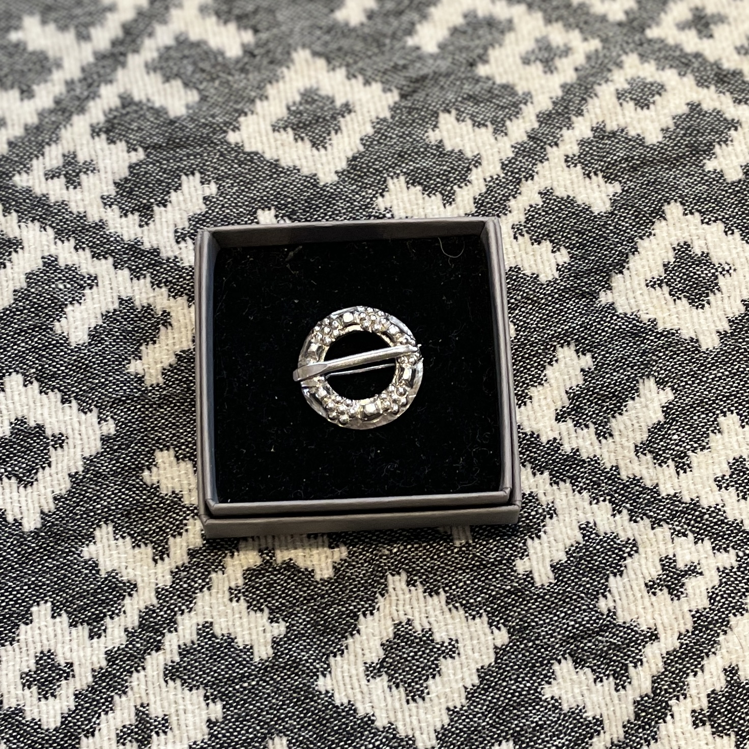 Vitssõlg - pross lillede ja trapetsitega - Image 2