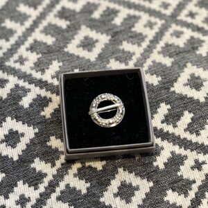 Vitssõlg - pross lillede ja trapetsitega