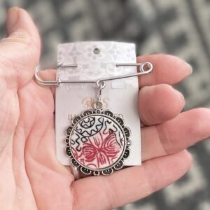 Haaknõel ripatsiga puna-must MULK