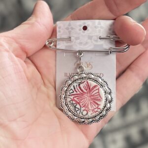 Haaknõel ripatsiga puna-must MULK