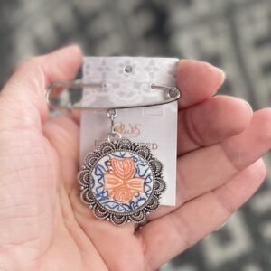 Haaknõel ripatsiga oranz-sini MULK