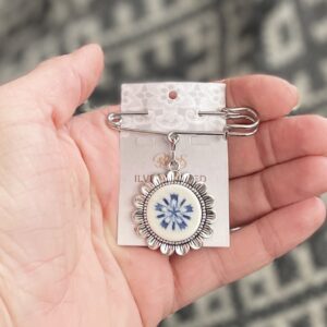 Haaknõel ripatsiga sini-valge RUKKILILL