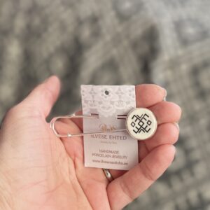 Haaknõel must-valge KIRIVÖÖ